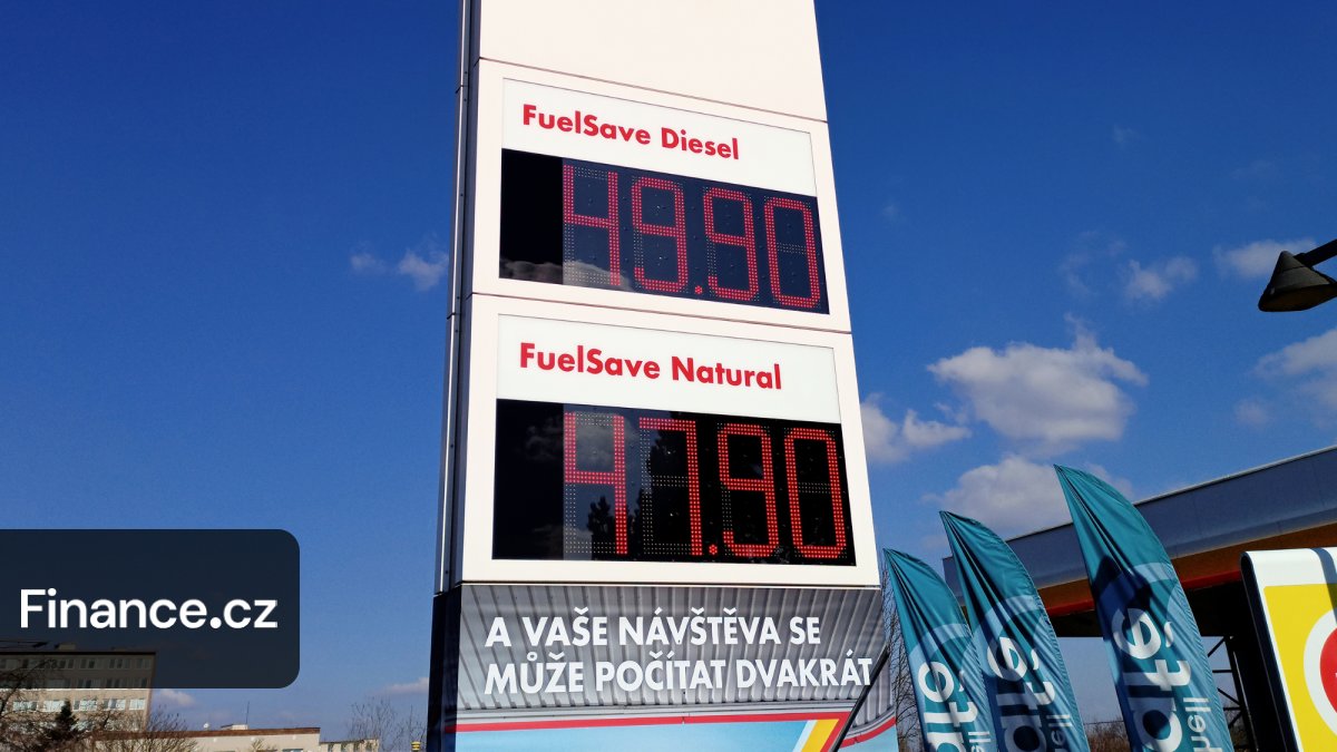 Některé čerpací stanice kvůli zavedení vládních stropů na PHM zůstaly dnes zavřeny