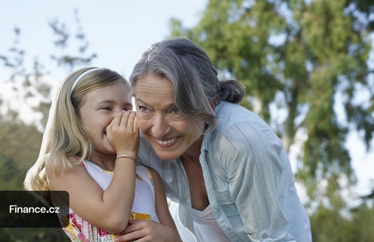 Minimální mzda ovlivnila výši odměn pěstounů. O kolik se zvýšily od 1. ledna 2026?