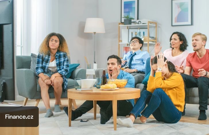 Důchodci a studenti by nově nemuseli platit poplatky za televizi a rádio