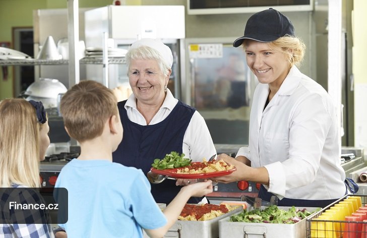 Jak může zvýšit čistou mzdu sleva na pojistném pro pracující důchodce? Vypočítejte si to