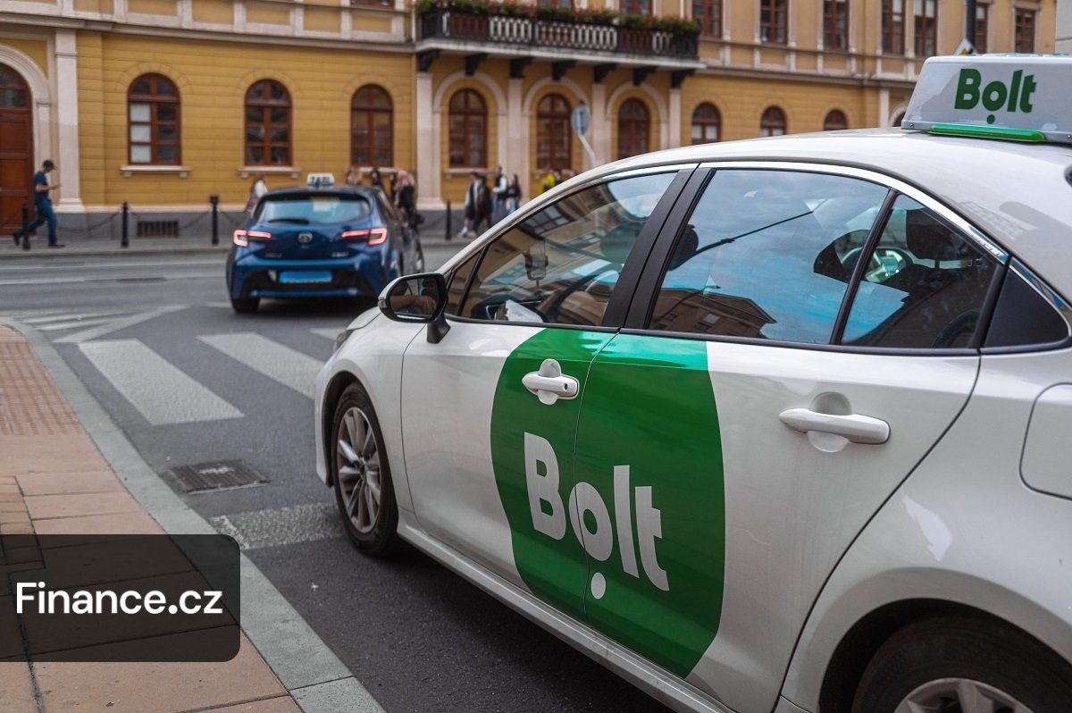 Povinná čeština pro taxikáře a řidiče platforem? Vláda chystá zpřísnění pravidel