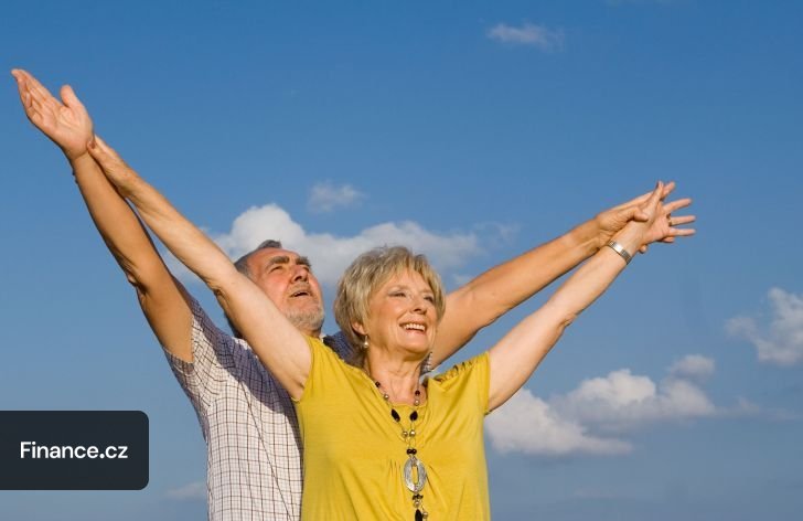 V roce 2026 nejnižší důchody vzrostou o tisíce. Může za to zavedení minimálních měsíčních částek